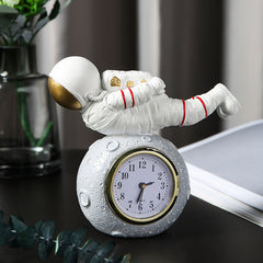 Astronaut creative children''s room bookcase desktop astronaut clock Trinket boy''s bedroom bedside decoration